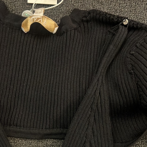 WAYF 2 piece Black V-neck Knit Long Sleeve Top 🖤 NWT XS - Picture 4 of 5